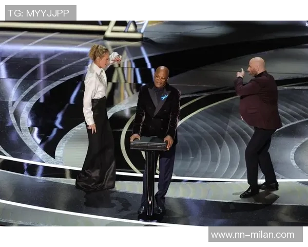 奥斯卡昏厥后首次公开亮相重返训练中心祝早日康复